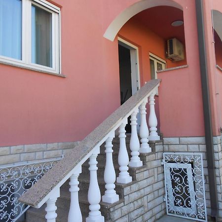 Apartments And Rooms Villa Chiara Krnica Exterior foto