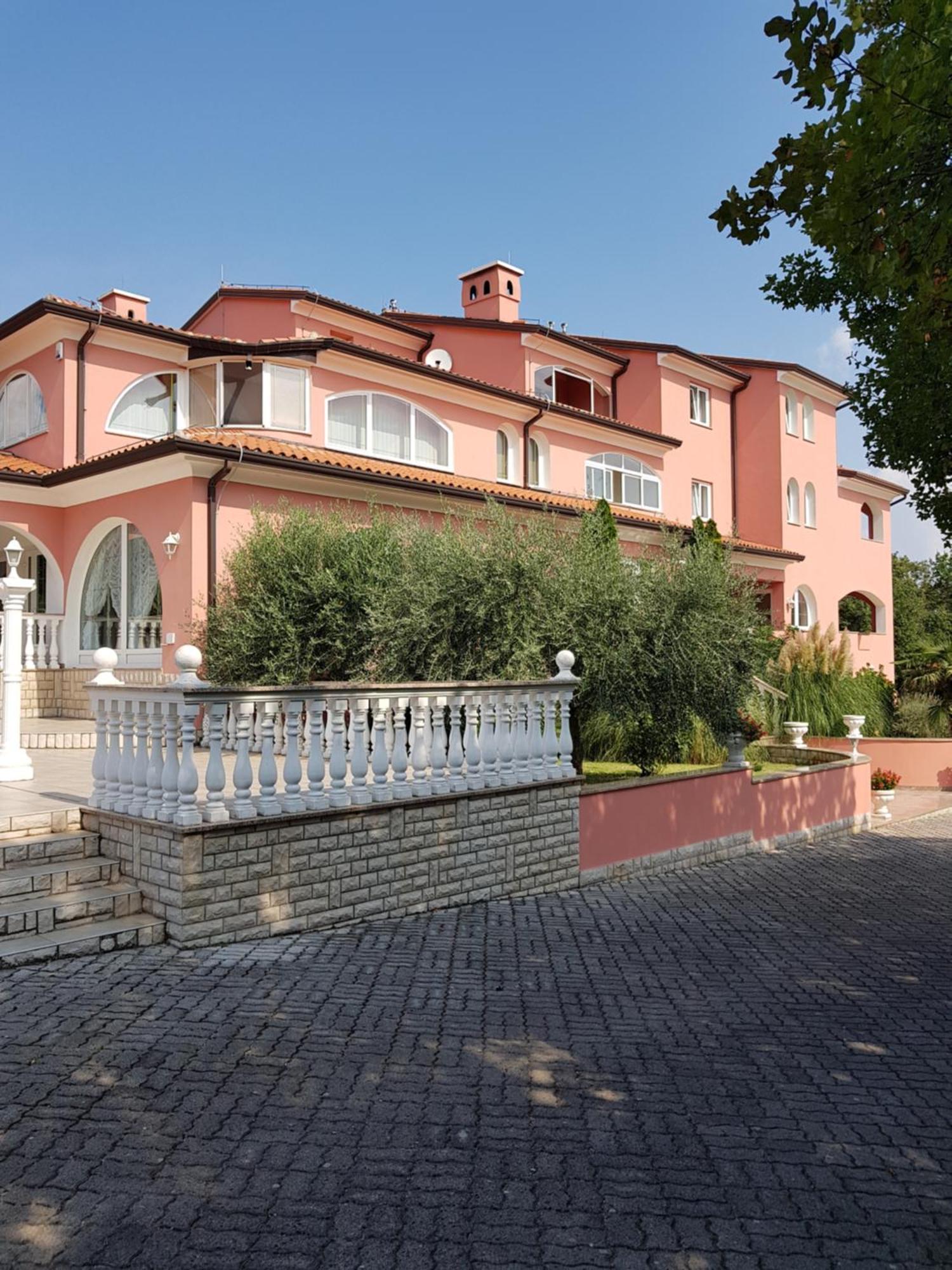 Apartments And Rooms Villa Chiara Krnica Exterior foto