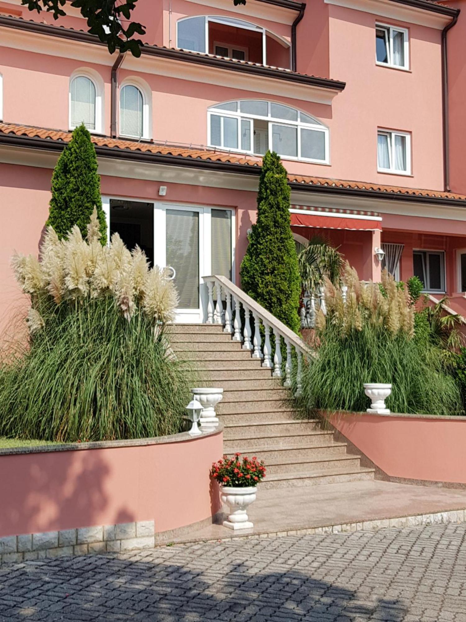 Apartments And Rooms Villa Chiara Krnica Exterior foto