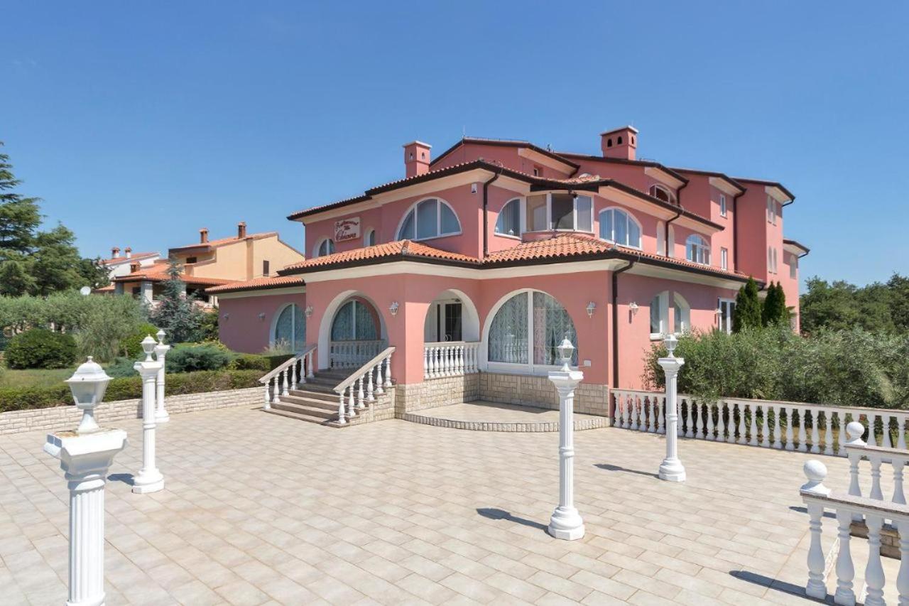 Apartments And Rooms Villa Chiara Krnica Exterior foto