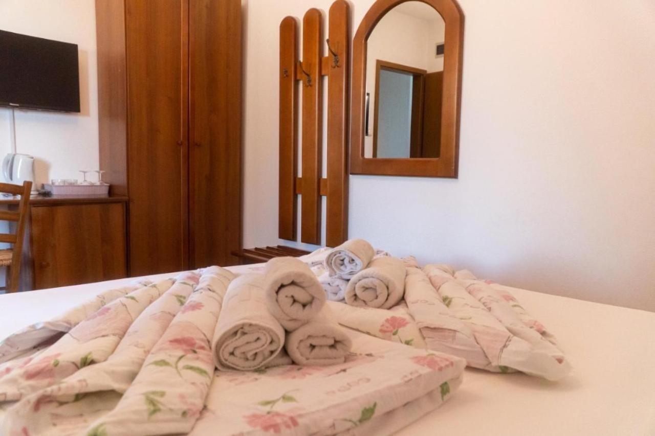 Apartments And Rooms Villa Chiara Krnica Exterior foto