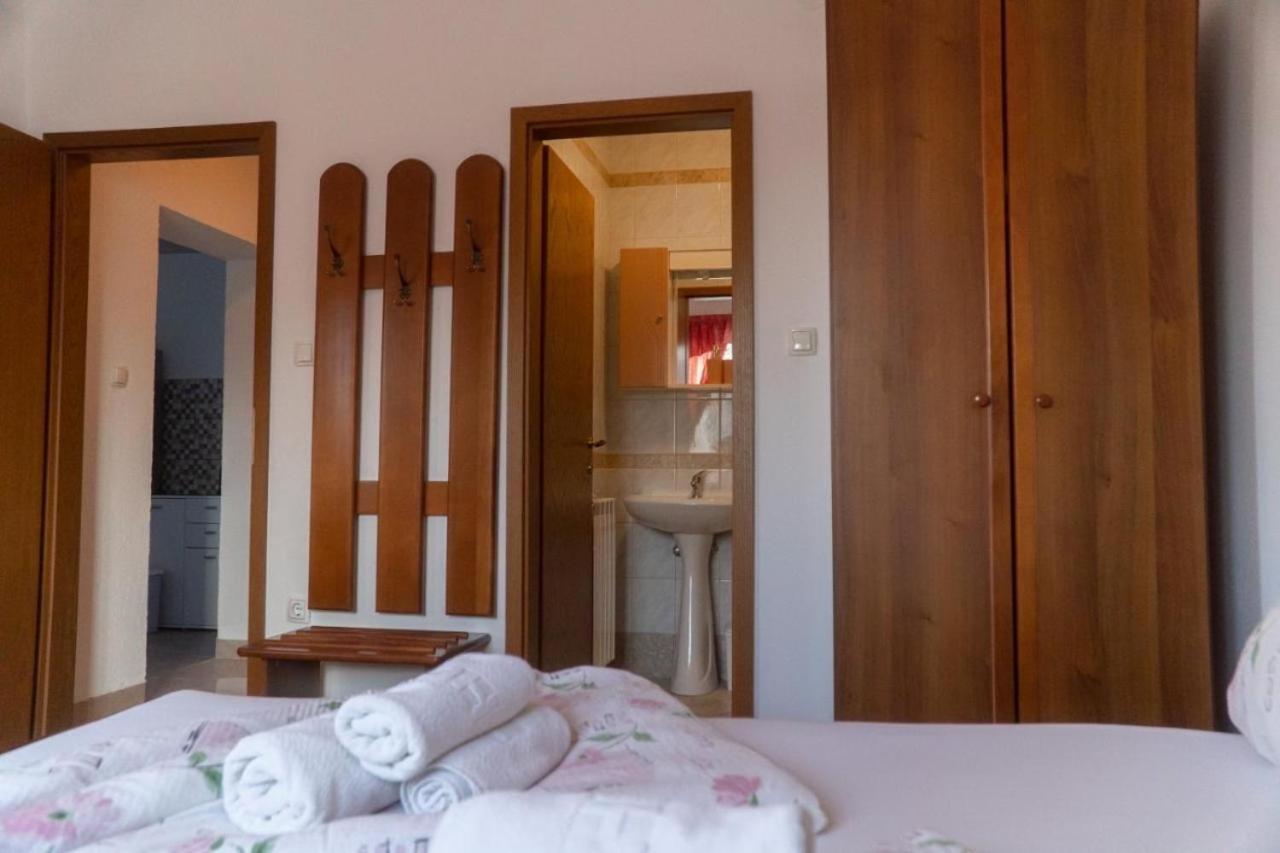 Apartments And Rooms Villa Chiara Krnica Exterior foto