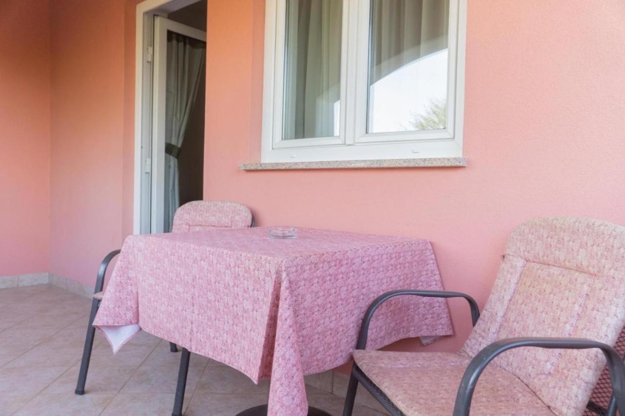 Apartments And Rooms Villa Chiara Krnica Exterior foto