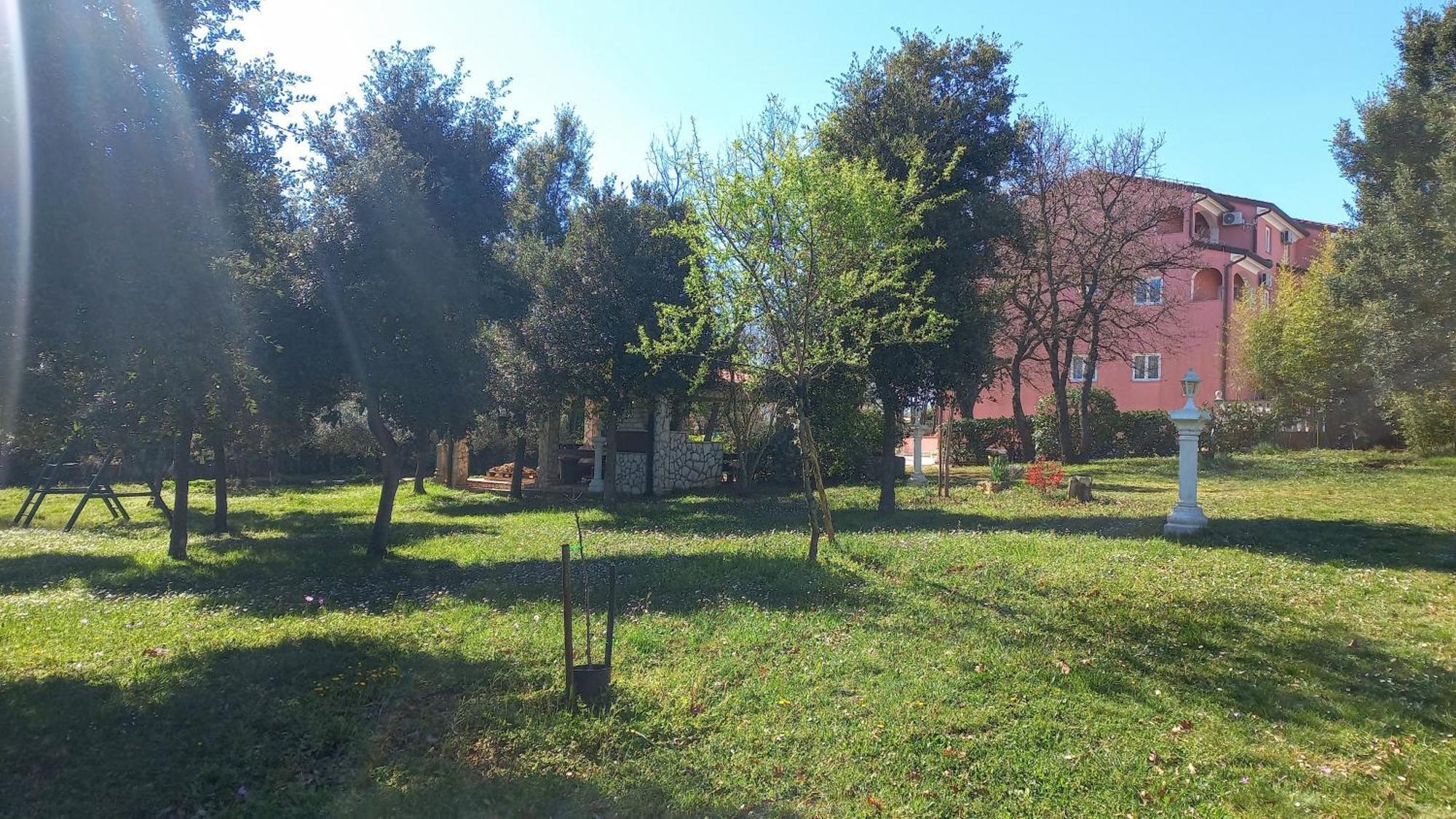 Apartments And Rooms Villa Chiara Krnica Exterior foto