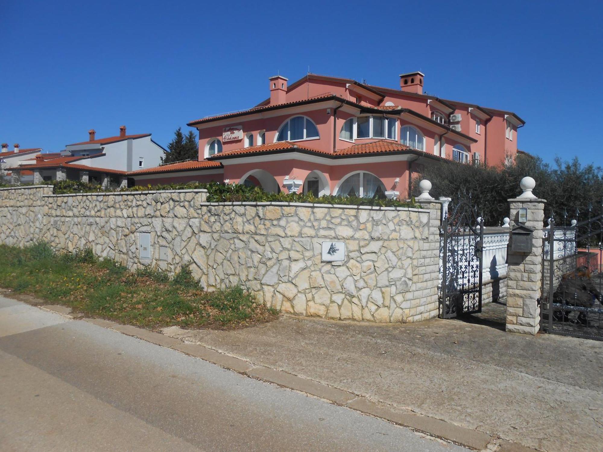 Apartments And Rooms Villa Chiara Krnica Exterior foto